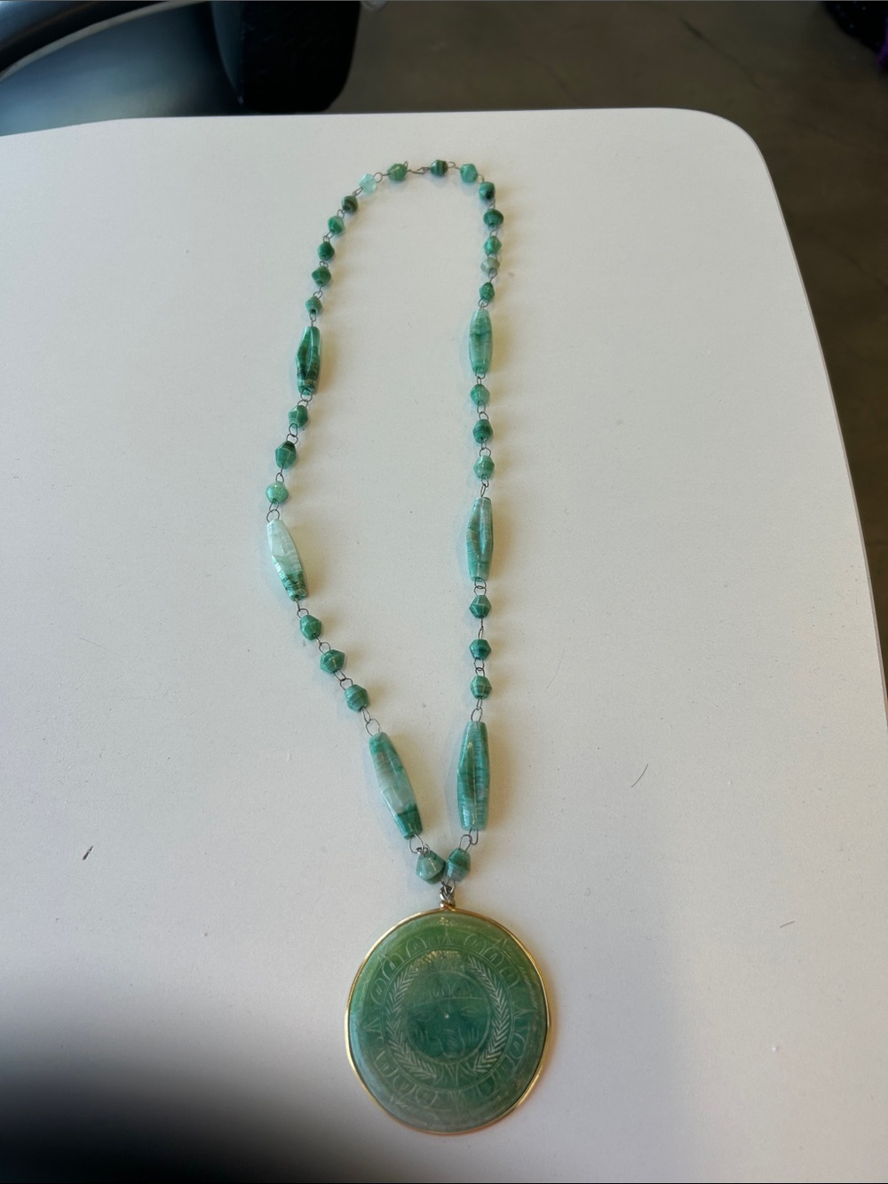 Green Beaded Pendant Necklace - Elegant Women's Jewelry